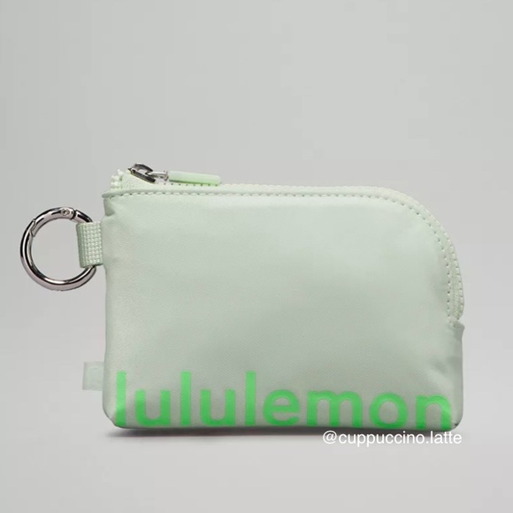 💚NWT🤍Lululemon Athletica Clippable Card Pouch Wallet- Kohlrabi Green/Pistachio - Picture 1 of 8
